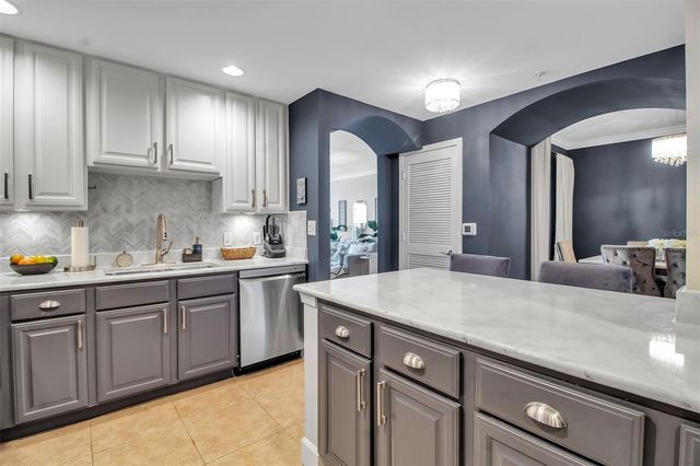 808 3RD AVENUE W 307, Bradenton, FL 34205