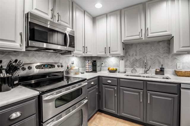 808 3RD AVENUE W 307, Bradenton, FL 34205