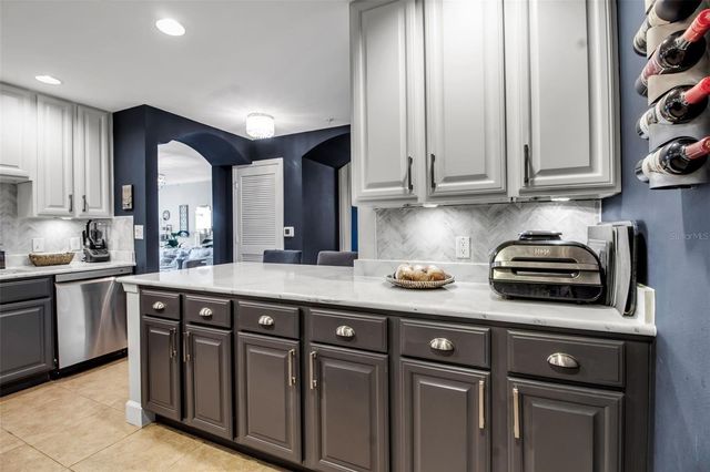 808 3RD AVENUE W 307, Bradenton, FL 34205