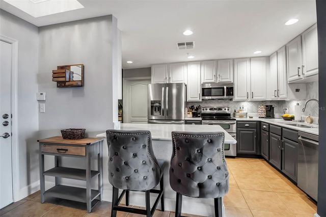 808 3RD AVENUE W 307, Bradenton, FL 34205
