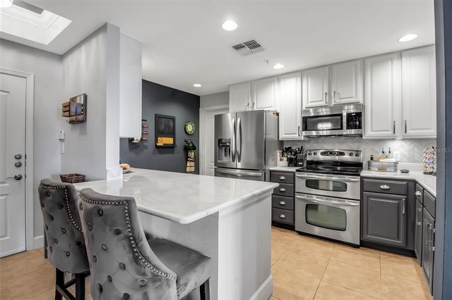 808 3RD AVENUE W 307, Bradenton, FL 34205