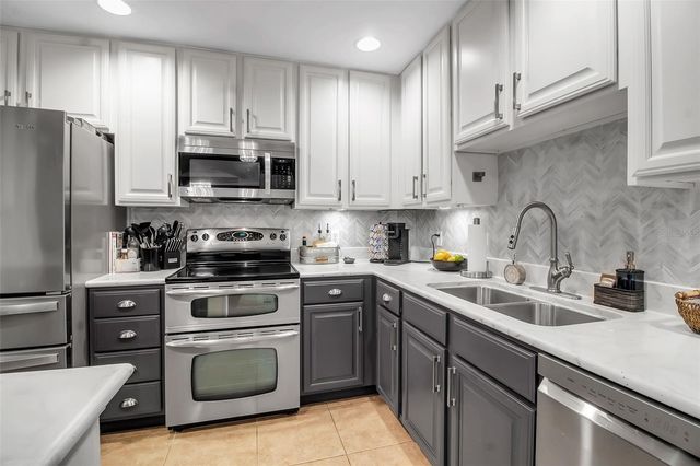 808 3RD AVENUE W 307, Bradenton, FL 34205