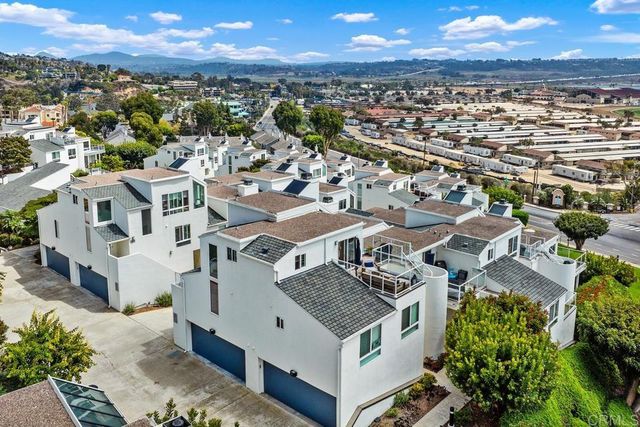 307 Longden Lane, Solana Beach, CA 92075