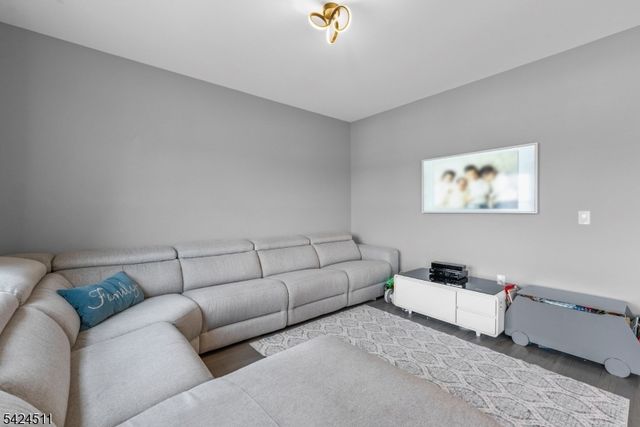 64 Halina Ln, Butler Boro, NJ 07405