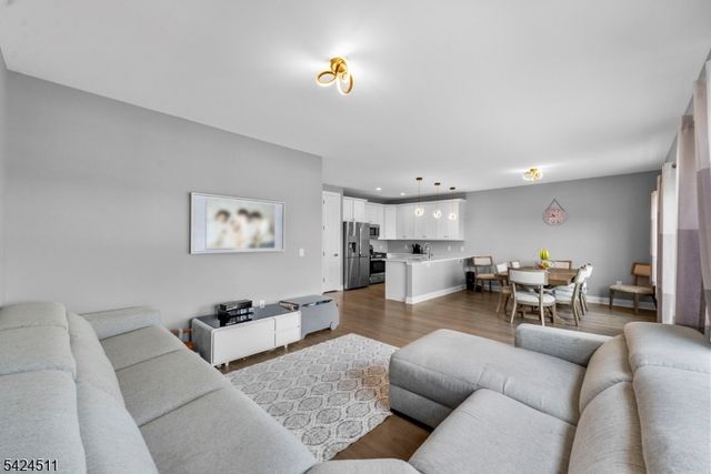 64 Halina Ln, Butler Boro, NJ 07405