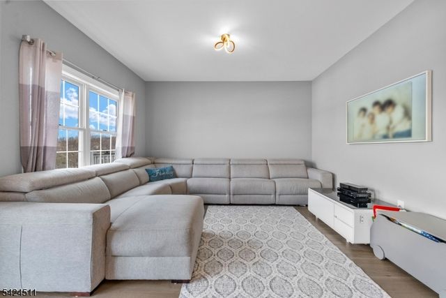 64 Halina Ln, Butler Boro, NJ 07405