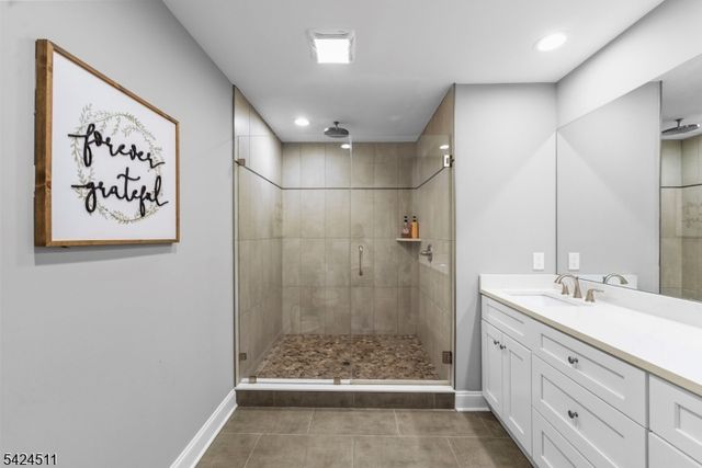 64 Halina Ln, Butler Boro, NJ 07405