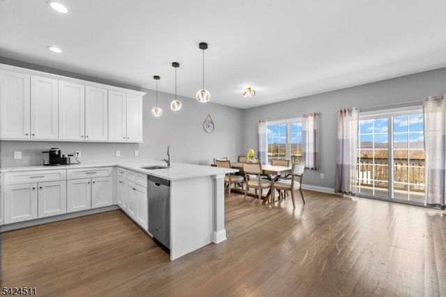 64 Halina Ln, Butler Boro, NJ 07405