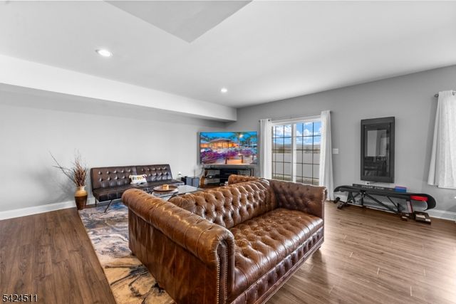 64 Halina Ln, Butler Boro, NJ 07405