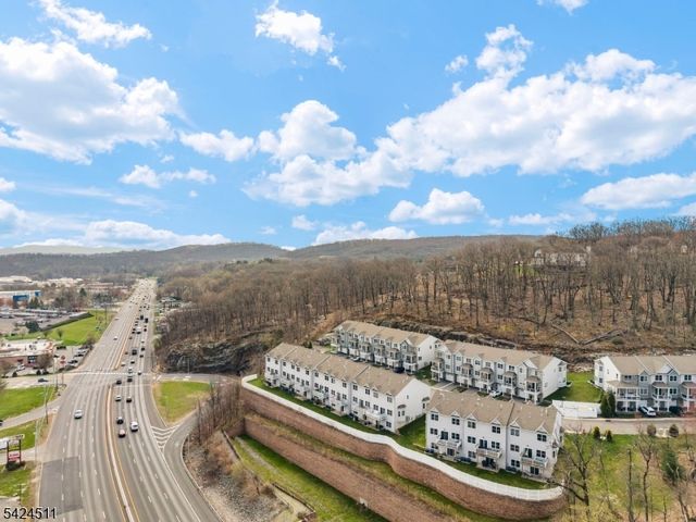 64 Halina Ln, Butler Boro, NJ 07405