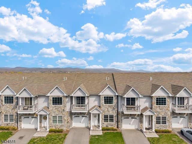 64 Halina Ln, Butler Boro, NJ 07405