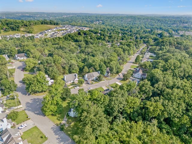 510 Hidden Hill Dr, Hermitage, TN 37076