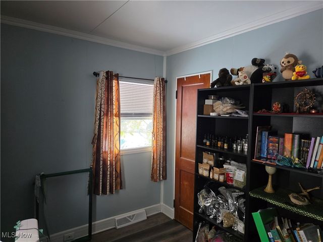 1864 17th Street, Cuyahoga Falls, OH 44221