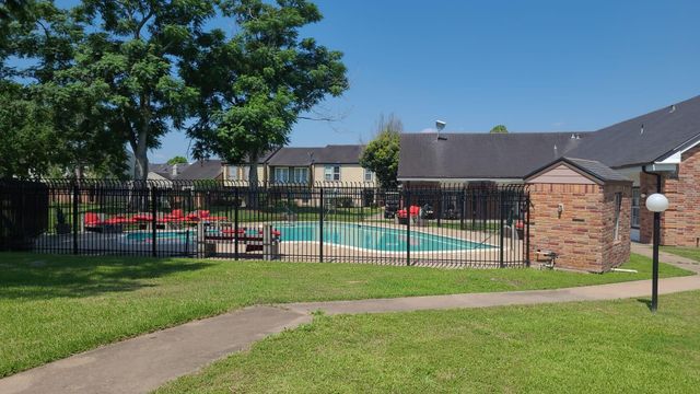 6374 Creekbend Drive, Houston, TX 77096