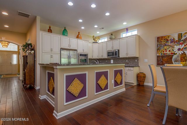 19 Troon Court, Monroe, NJ 08831