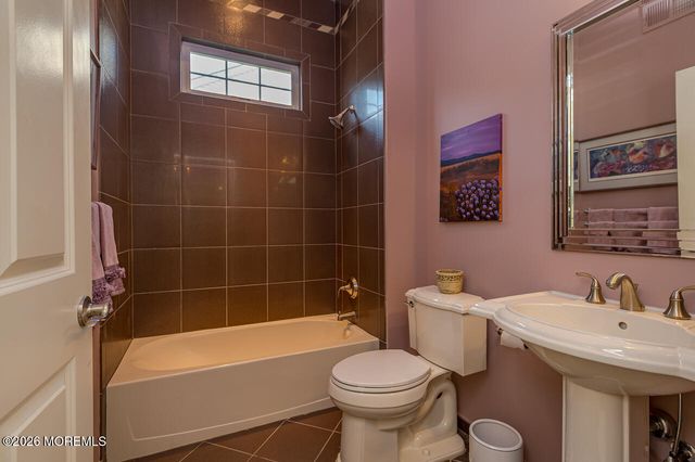 19 Troon Court, Monroe, NJ 08831
