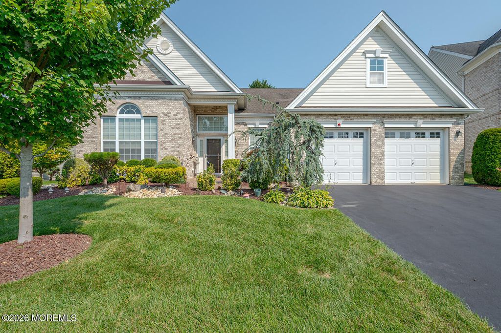 19 Troon Court, Monroe, NJ 08831