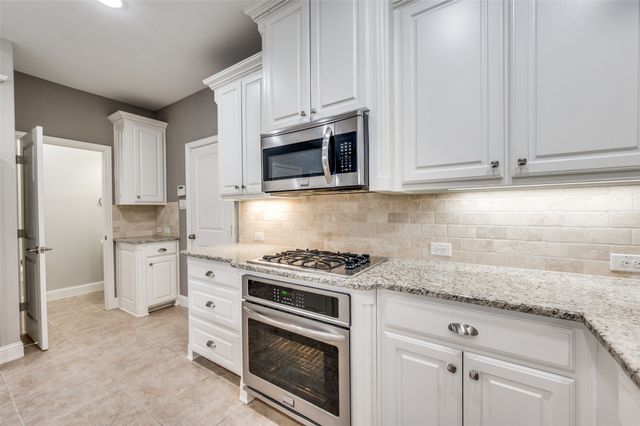 4646 Rhett Lane F, Carrollton, TX 75010