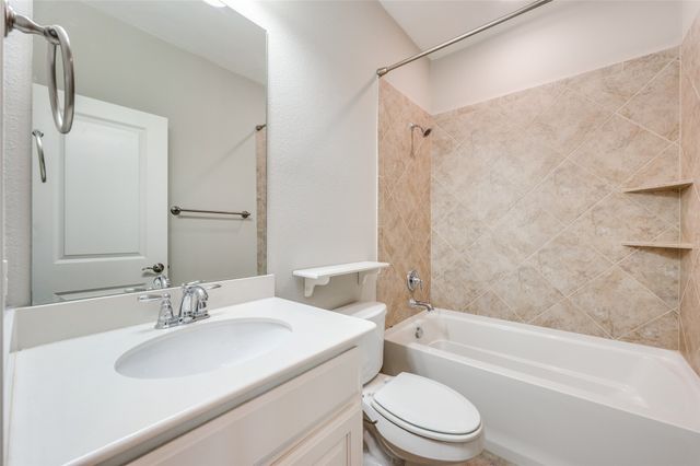 4646 Rhett Lane F, Carrollton, TX 75010