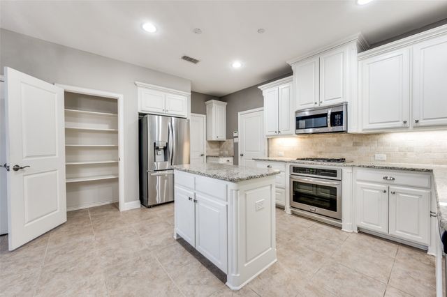 4646 Rhett Lane F, Carrollton, TX 75010