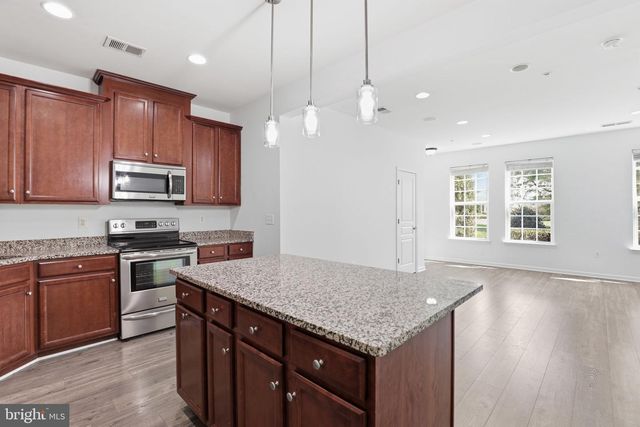 14814 MASON CREEK CIR, Woodbridge, VA 22191