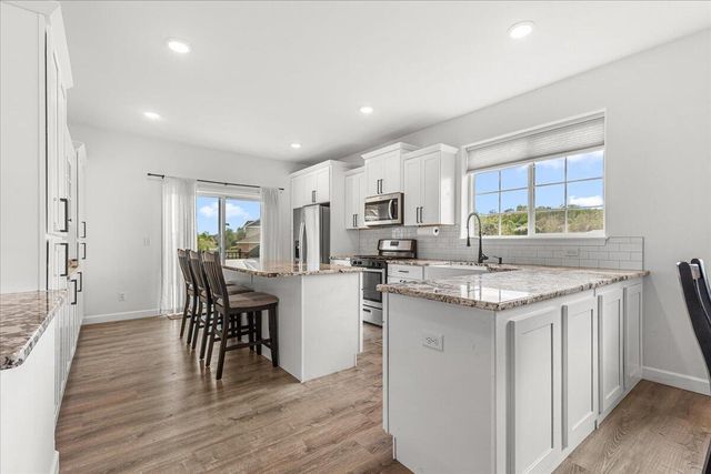 1821 Farm View DRIVE, Grafton, WI 53024