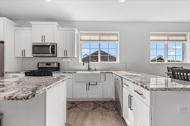 1821 Farm View DRIVE, Grafton, WI 53024