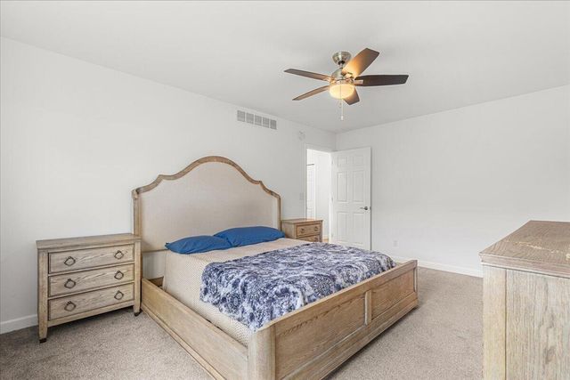 1821 Farm View DRIVE, Grafton, WI 53024