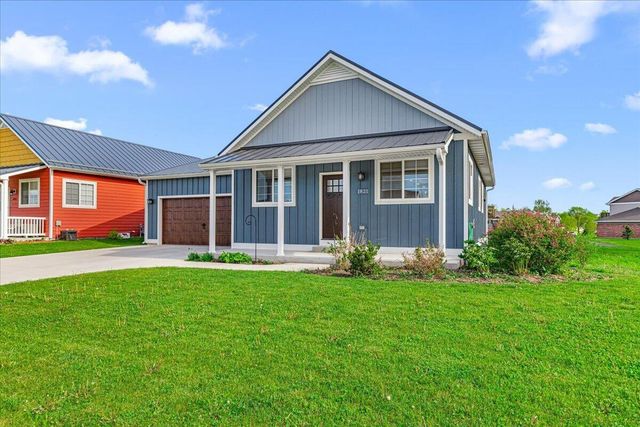 1821 Farm View DRIVE, Grafton, WI 53024