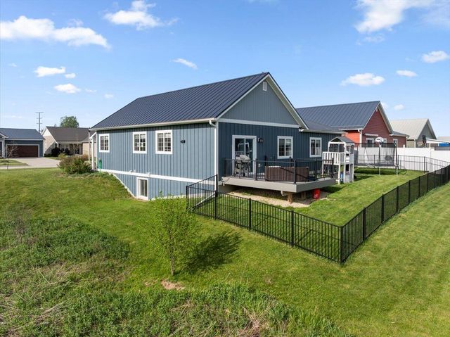 1821 Farm View DRIVE, Grafton, WI 53024