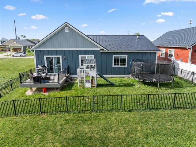 1821 Farm View DRIVE, Grafton, WI 53024