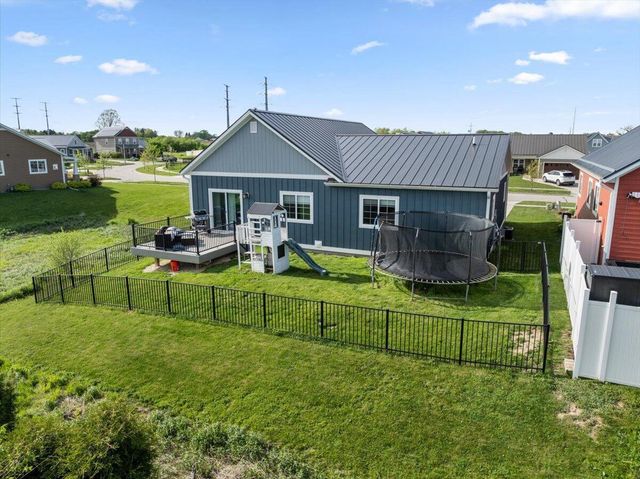 1821 Farm View DRIVE, Grafton, WI 53024