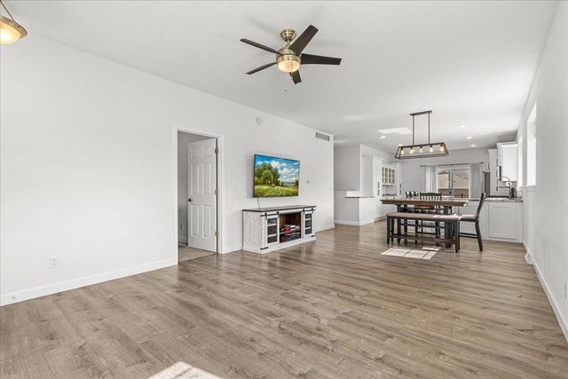 1821 Farm View DRIVE, Grafton, WI 53024