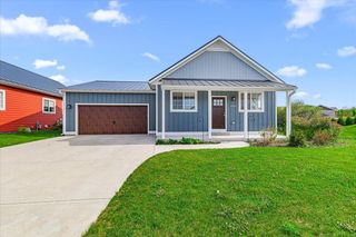 1821 Farm View DRIVE, Grafton, WI 53024
