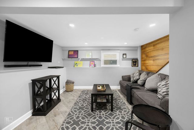 5811 W Patterson Avenue, Chicago, IL 60634