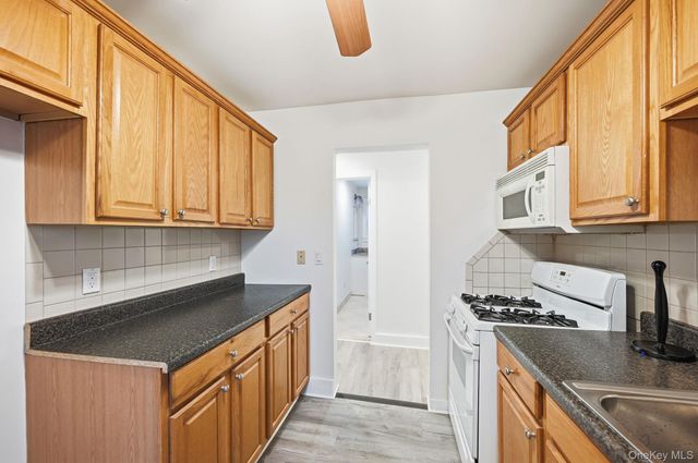 359 Orangeburg Road 2, Pearl River, NY 10965