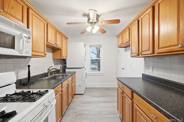 359 Orangeburg Road 2, Pearl River, NY 10965