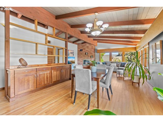7310 Se CLAY St, Portland, OR 97215
