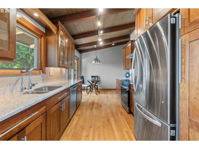 7310 Se CLAY St, Portland, OR 97215