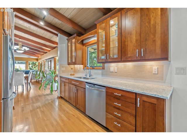 7310 Se CLAY St, Portland, OR 97215