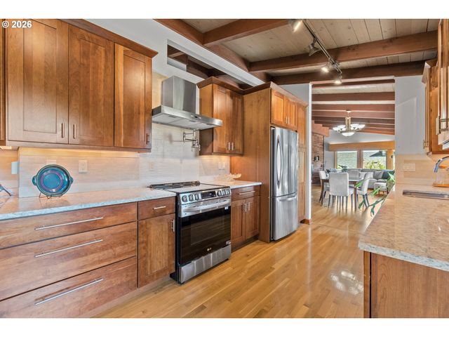 7310 Se CLAY St, Portland, OR 97215