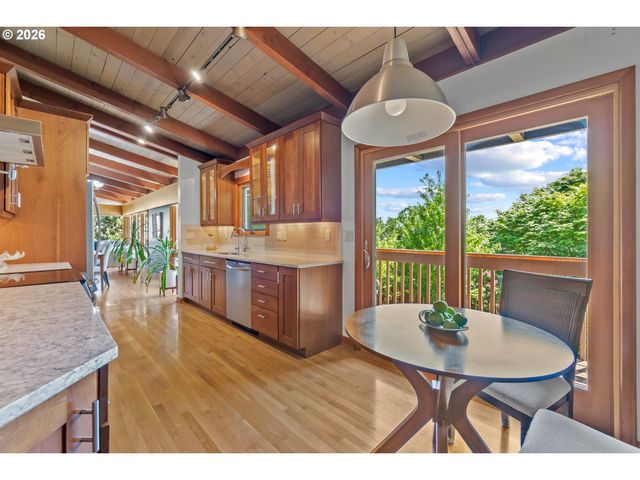 7310 Se CLAY St, Portland, OR 97215
