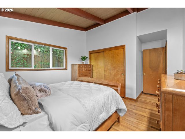 7310 Se CLAY St, Portland, OR 97215