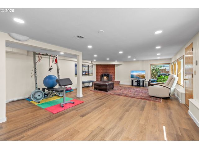 7310 Se CLAY St, Portland, OR 97215