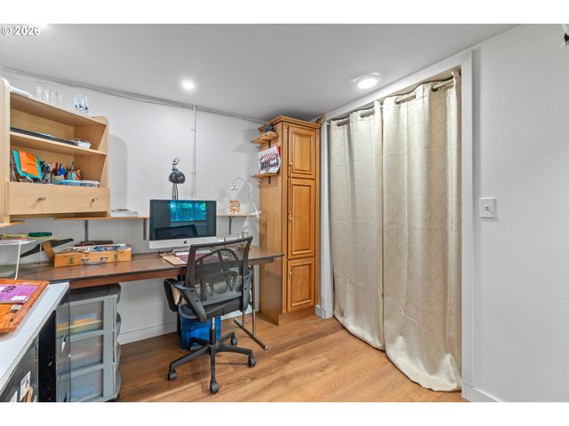 7310 Se CLAY St, Portland, OR 97215