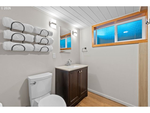 7310 Se CLAY St, Portland, OR 97215