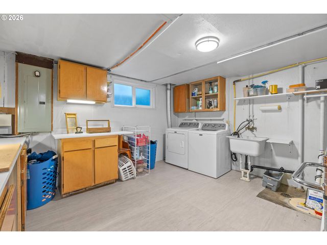 7310 Se CLAY St, Portland, OR 97215
