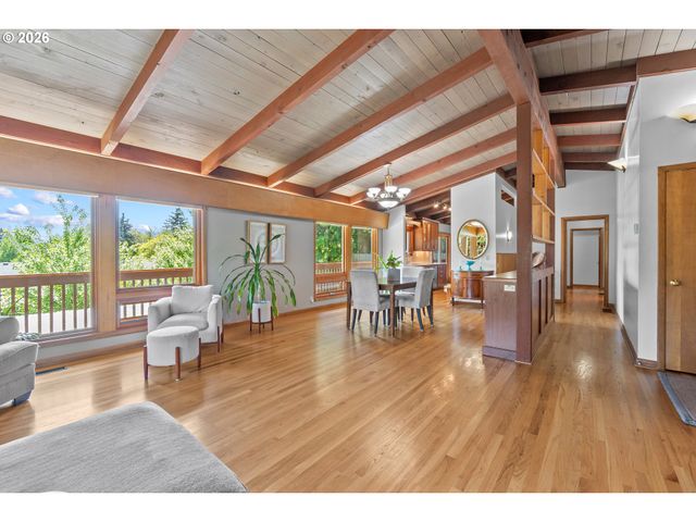 7310 Se CLAY St, Portland, OR 97215