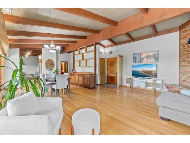 7310 Se CLAY St, Portland, OR 97215