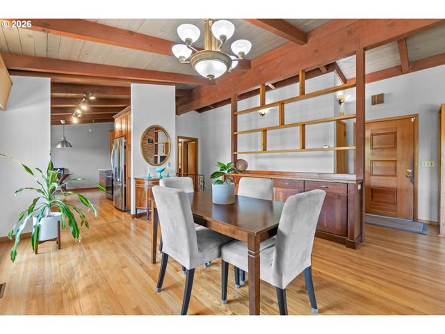7310 Se CLAY St, Portland, OR 97215